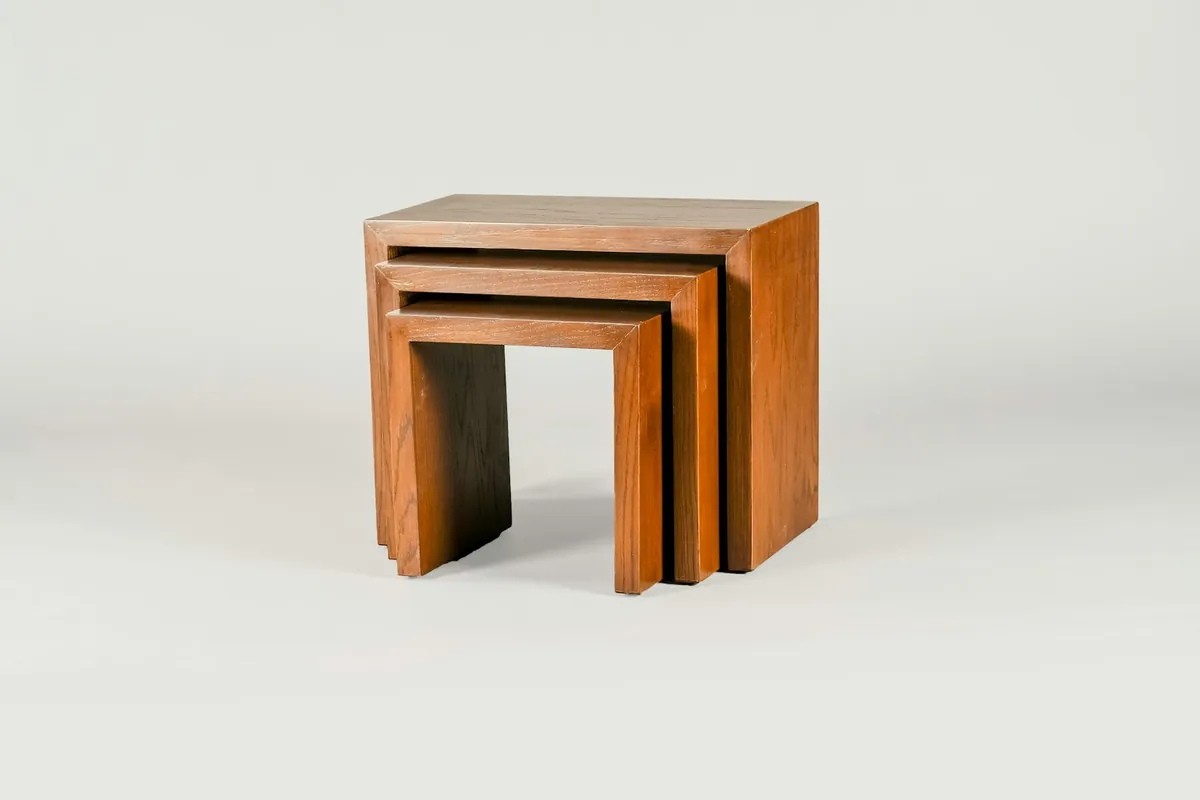 Set aus Beistelltischen in Nussbaum
